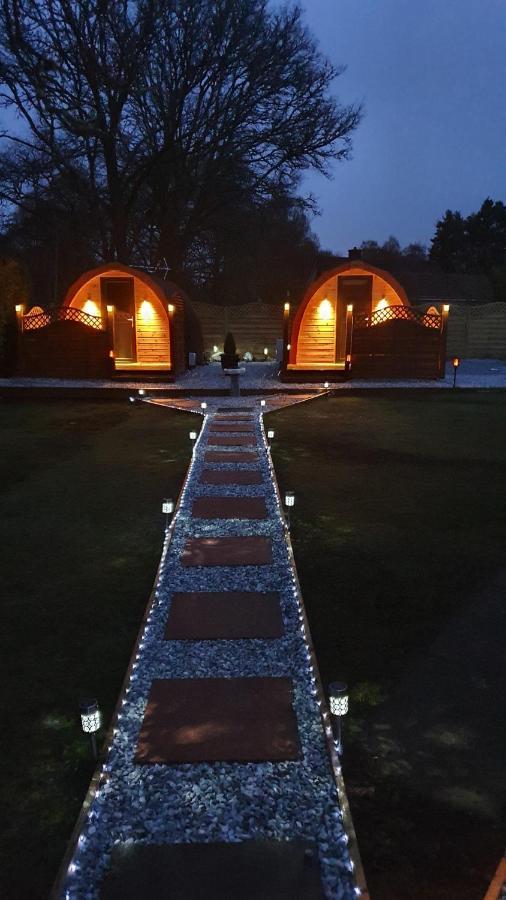 Highland & Transylvania Glamping Pods รอยบริดจ์ ภายนอก รูปภาพ