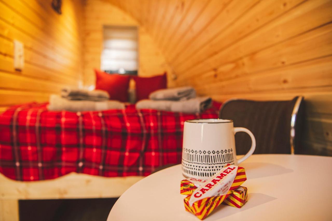Highland & Transylvania Glamping Pods รอยบริดจ์ ภายนอก รูปภาพ