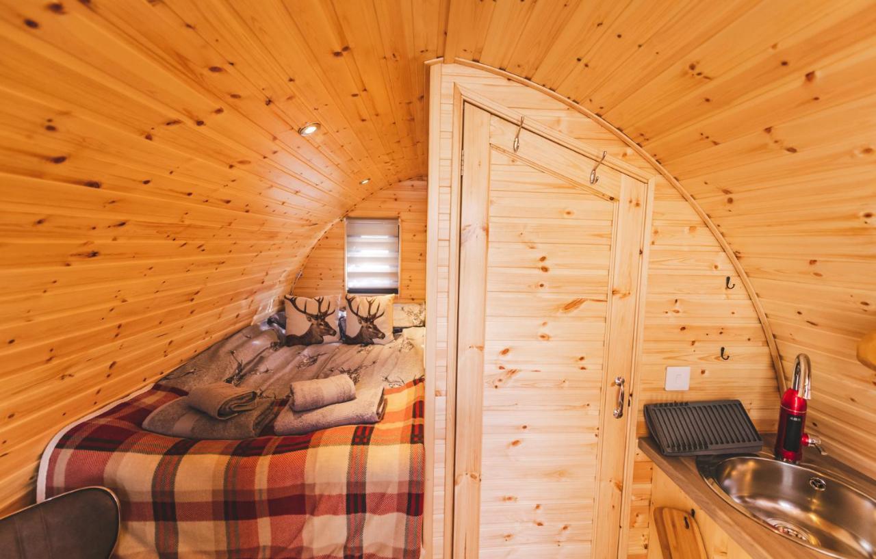 Highland & Transylvania Glamping Pods รอยบริดจ์ ภายนอก รูปภาพ