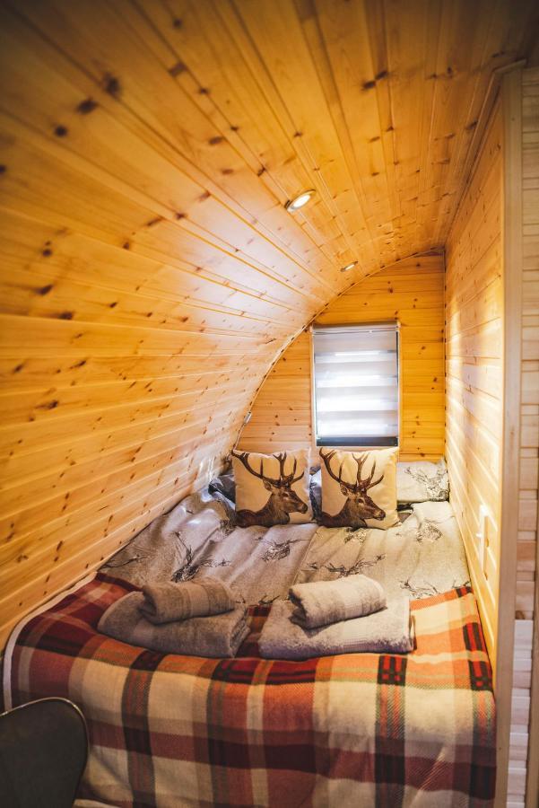 Highland & Transylvania Glamping Pods รอยบริดจ์ ภายนอก รูปภาพ
