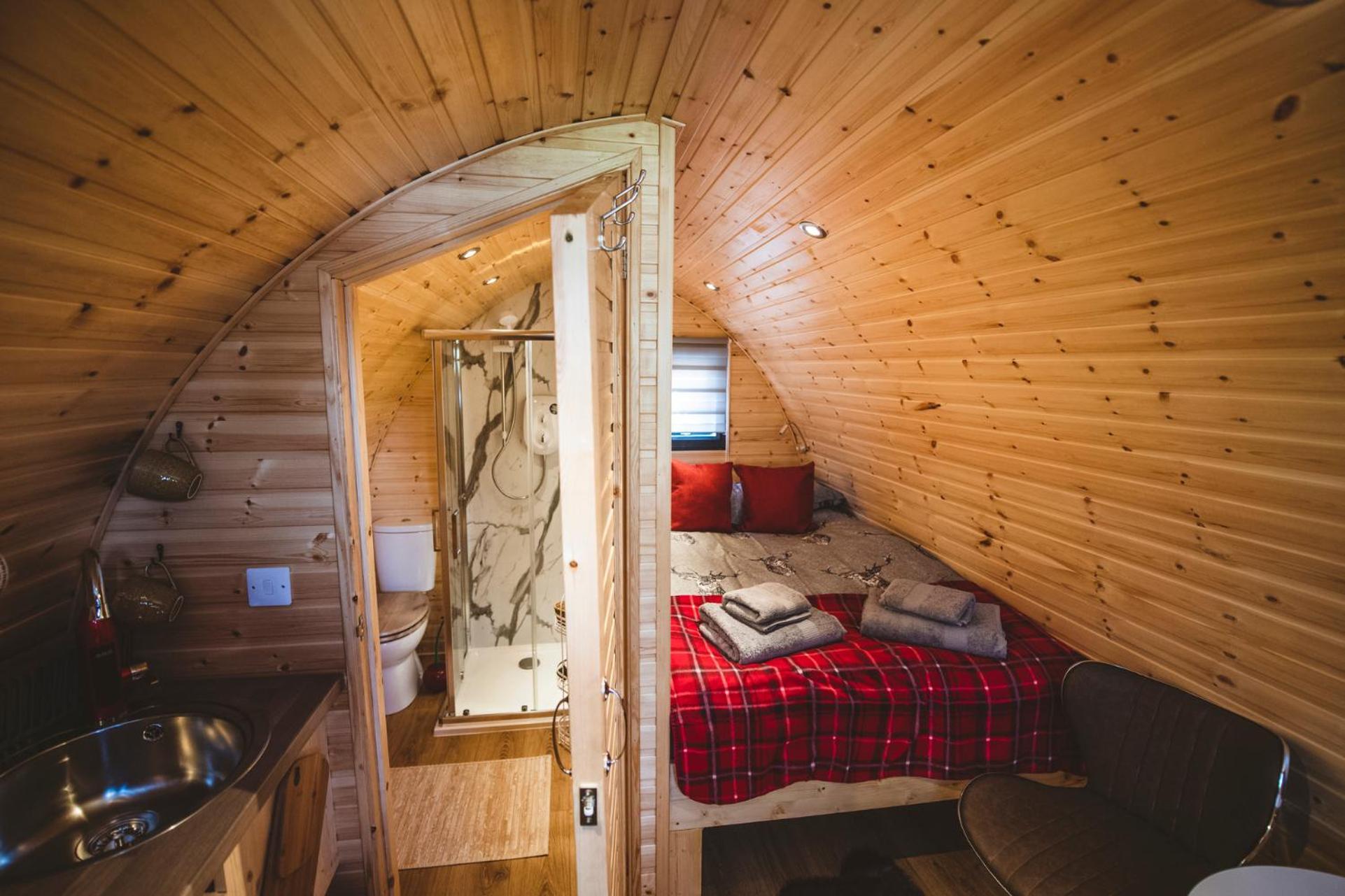 Highland & Transylvania Glamping Pods รอยบริดจ์ ภายนอก รูปภาพ