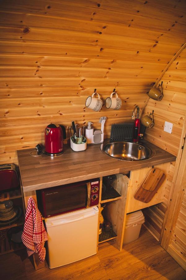 Highland & Transylvania Glamping Pods รอยบริดจ์ ภายนอก รูปภาพ