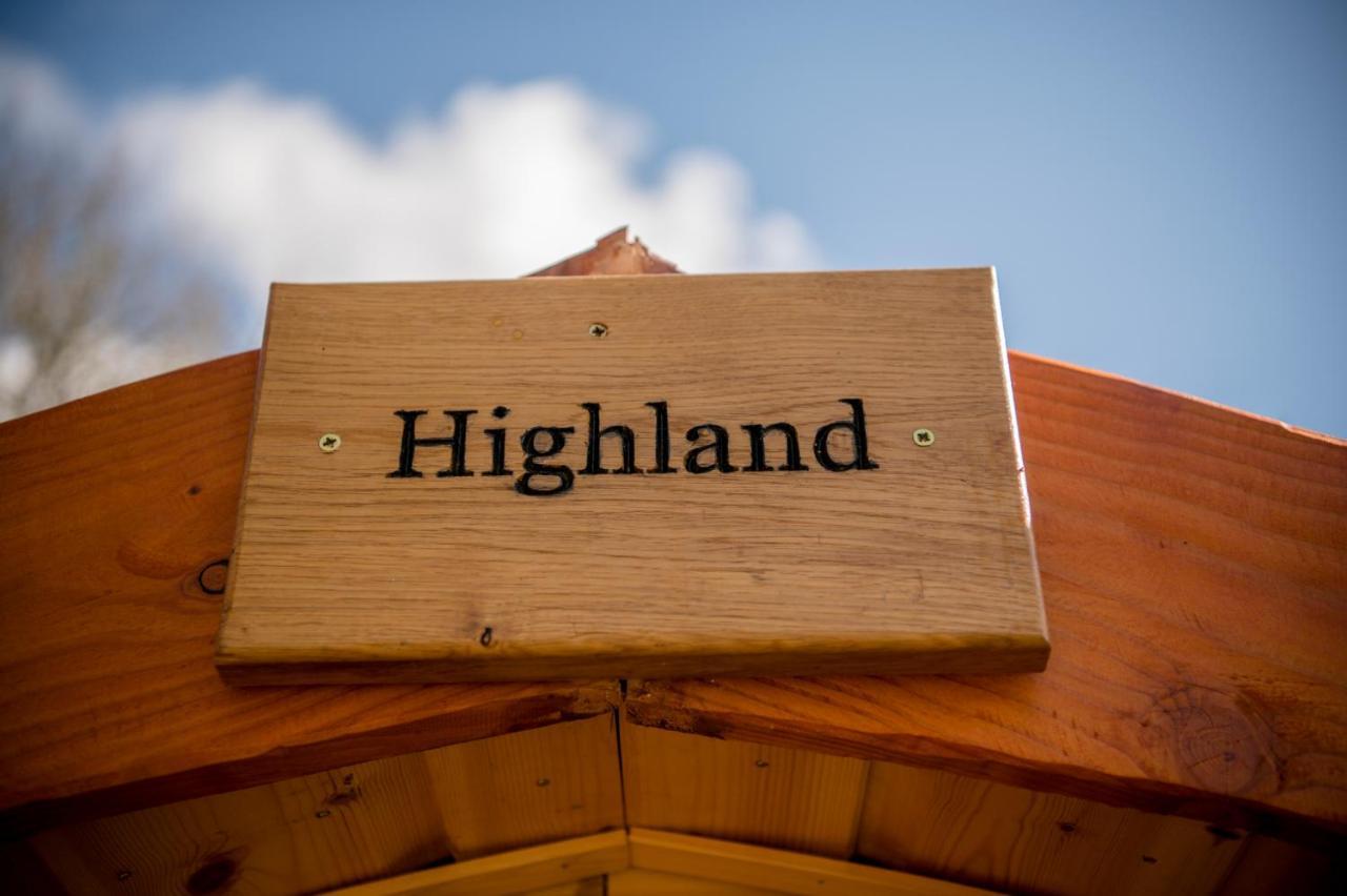 Highland & Transylvania Glamping Pods รอยบริดจ์ ภายนอก รูปภาพ