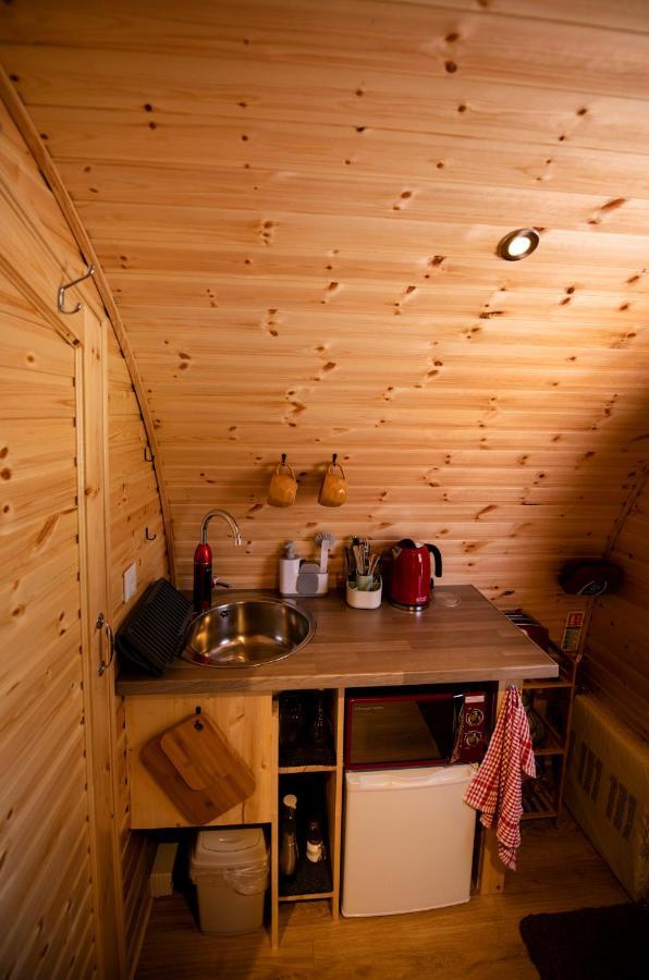 Highland & Transylvania Glamping Pods รอยบริดจ์ ภายนอก รูปภาพ