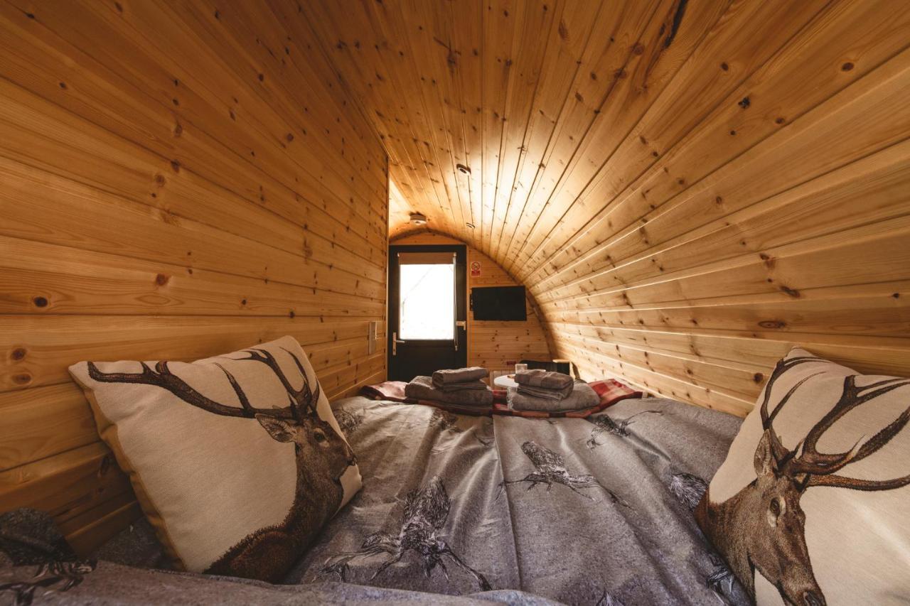 Highland & Transylvania Glamping Pods รอยบริดจ์ ภายนอก รูปภาพ