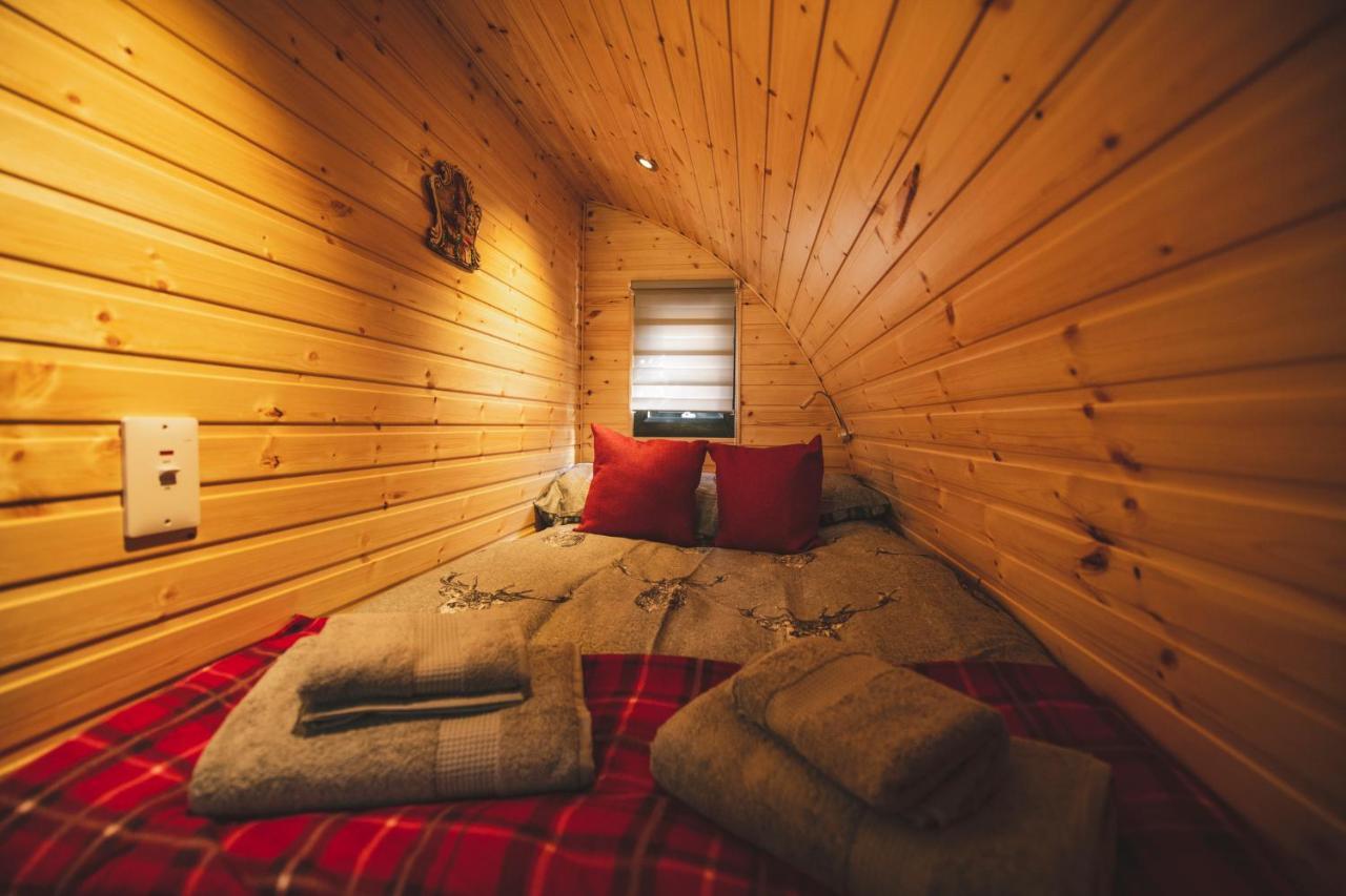 Highland & Transylvania Glamping Pods รอยบริดจ์ ภายนอก รูปภาพ