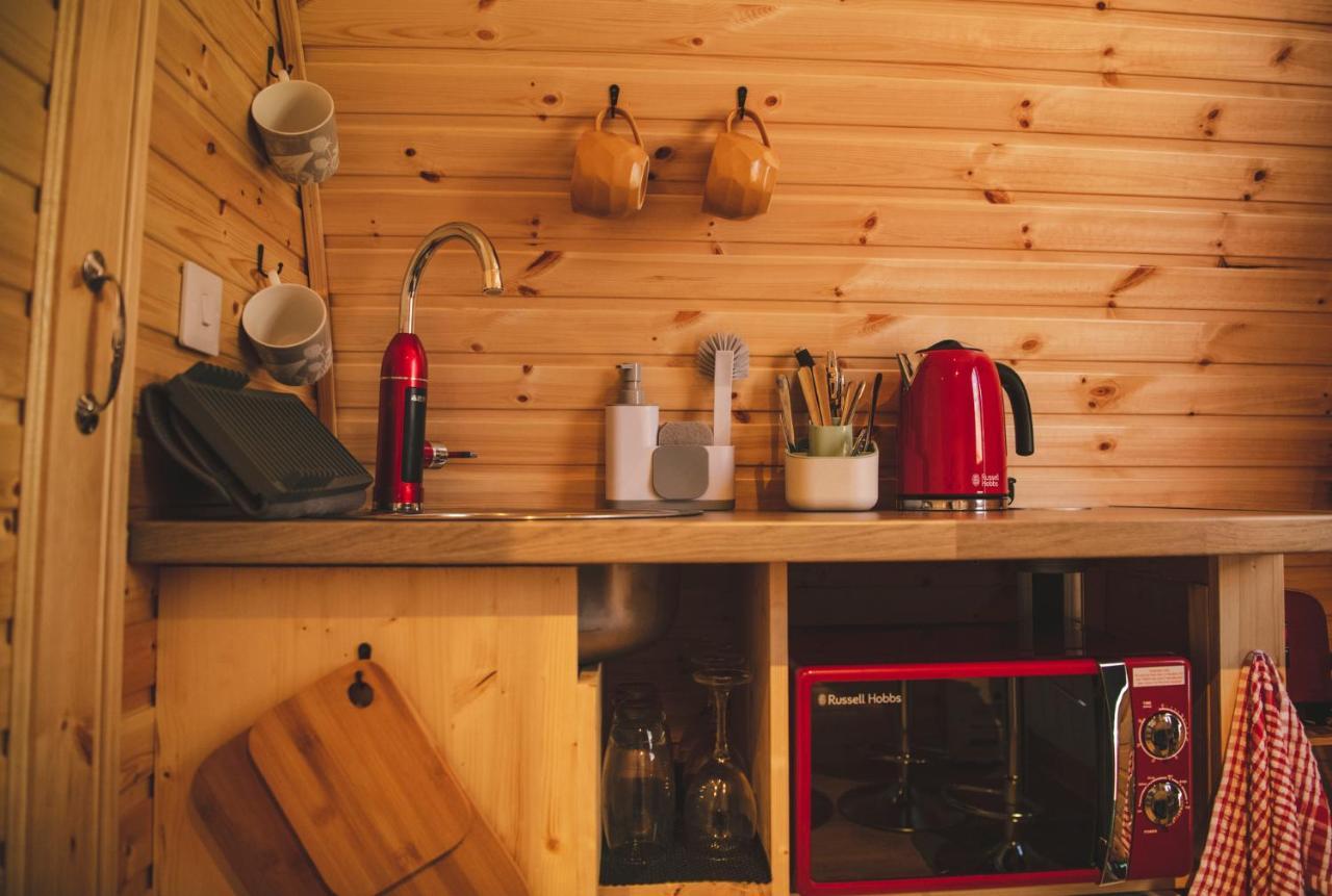 Highland & Transylvania Glamping Pods รอยบริดจ์ ภายนอก รูปภาพ