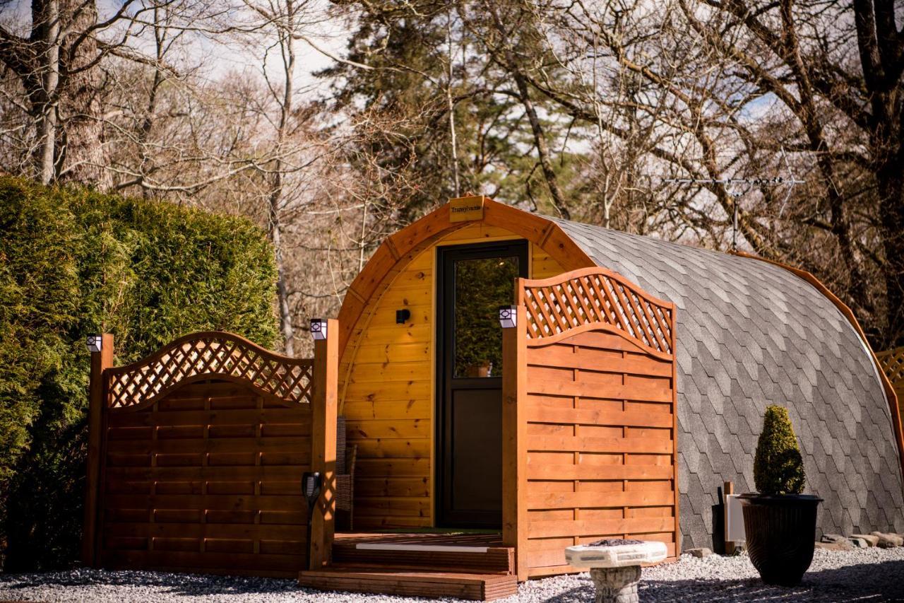 Highland & Transylvania Glamping Pods รอยบริดจ์ ภายนอก รูปภาพ